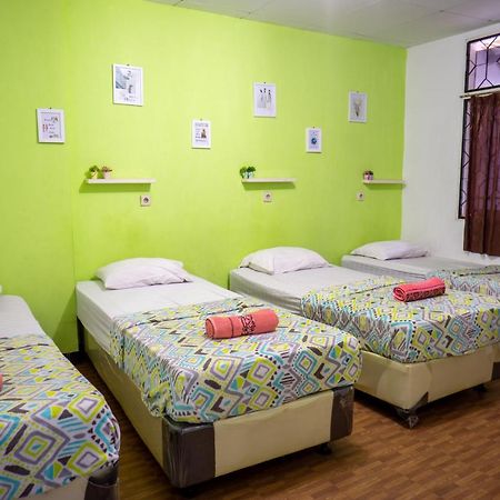 Zenrra Backpacker Hostel Bandung Exterior foto