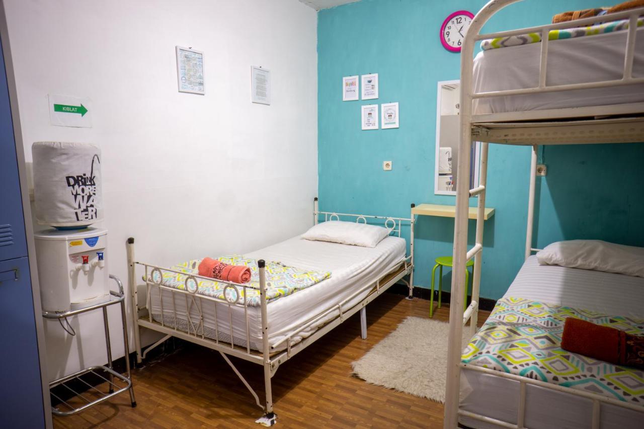 Zenrra Backpacker Hostel Bandung Exterior foto